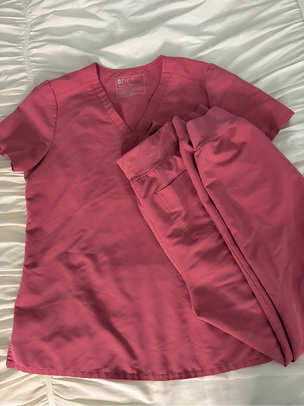 Figs Women's V-Neck Scrub Set in Rose Pink